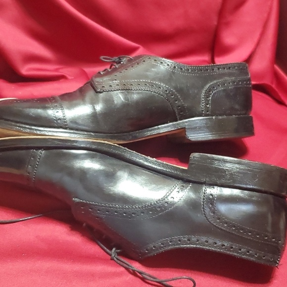 Allen edmonds Sanford black leather perforated cap toe oxfords main image 9